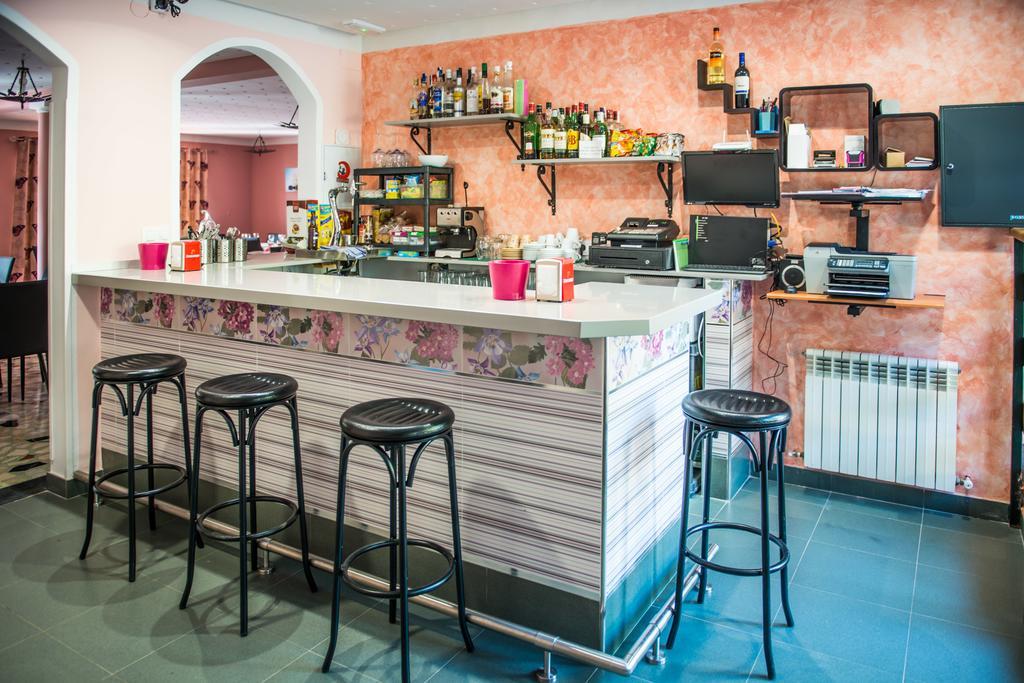 Hostal La Pastora Candeleda Bagian luar foto