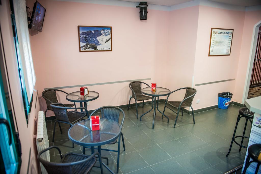 Hostal La Pastora Candeleda Bagian luar foto